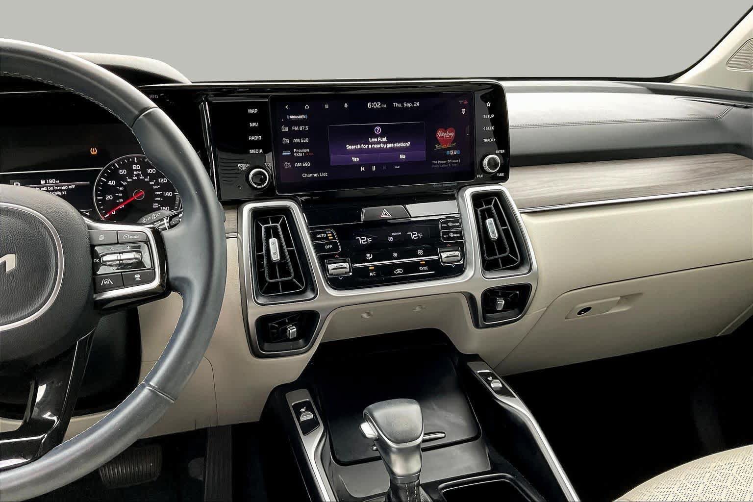 Used 2023 Kia Sorento EX w/ Panoramic Sunroof Package FWD image 7