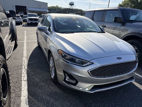 Used 2019 Ford Fusion Energi Titanium FWD image 2
