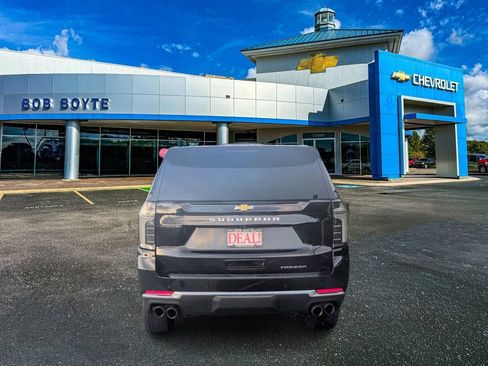 Used 2025 Chevrolet Suburban Premier AWD/4WD image 4