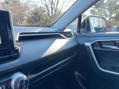 Used 2025 Toyota RAV4 XLE image 33