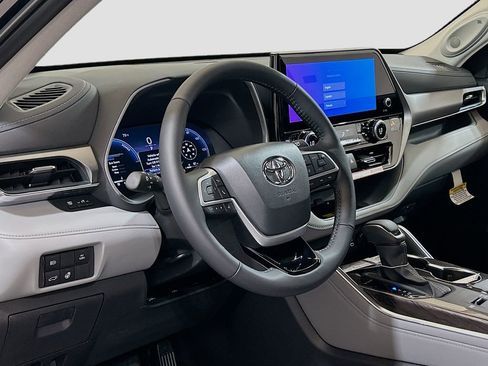 New 2026 Toyota Highlander Limited AWD/4WD image 9