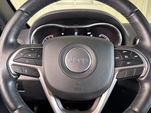 Used 2021 Jeep Grand Cherokee Laredo X AWD/4WD image 24
