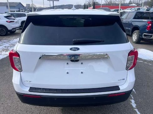 Used 2020 Ford Explorer XLT w/ Comfort Package image 8