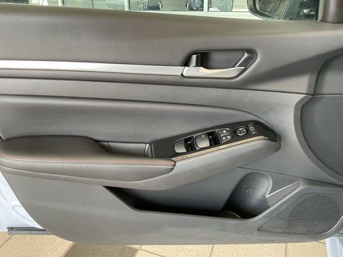 Used 2024 Nissan Altima 2.5 SR w/ SR Premium Package AWD/4WD image 10