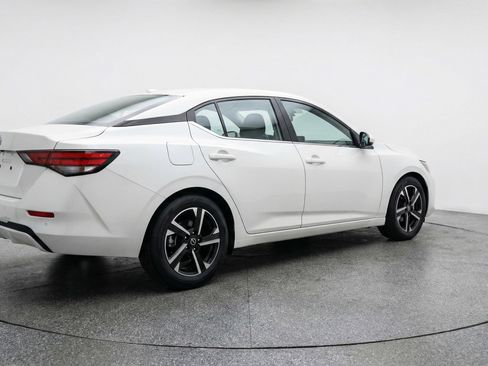 Used 2025 Nissan Sentra SV image 9