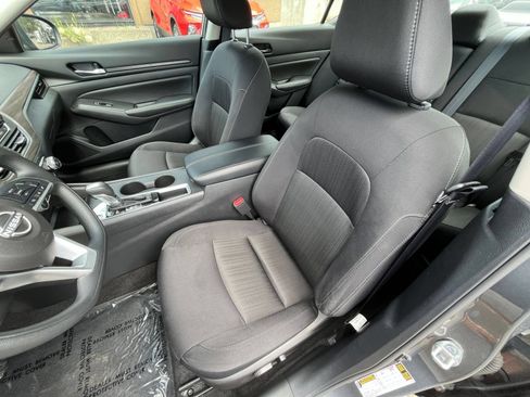 Used 2025 Nissan Altima 2.5 SV FWD image 36