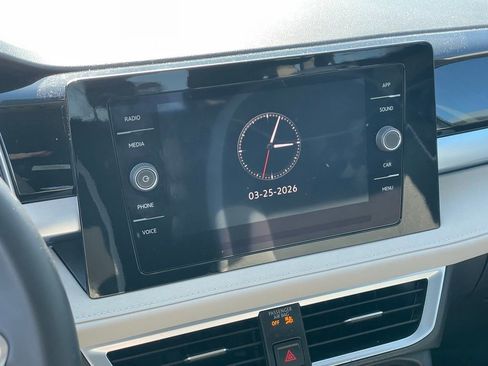 Certified 2025 Volkswagen Taos SE AWD/4WD image 18