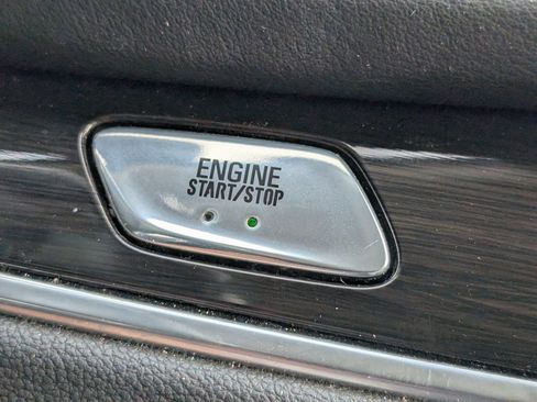 Used 2019 Buick Enclave Essence image 19