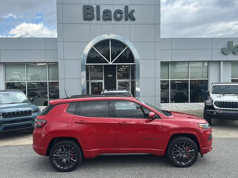Used 2022 Jeep Compass Limited w/ (RED) Package AWD/4WD image 4