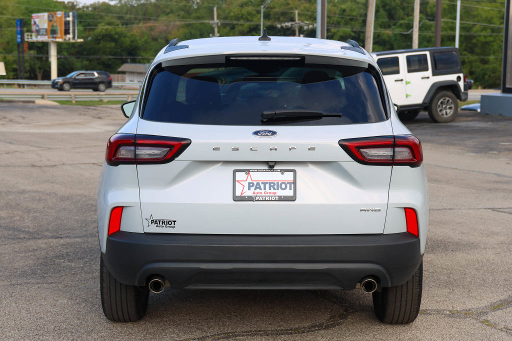 Used 2025 Ford Escape ST-Line AWD/4WD image 4