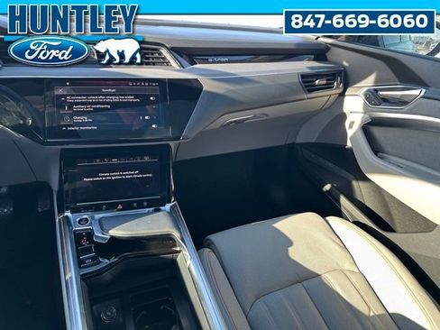 Used 2024 Audi Q8 e-tron Prestige image 18