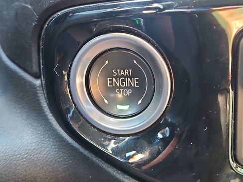 Used 2025 GMC Sierra 1500 SLT AWD/4WD image 32
