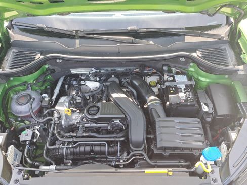 New 2026 Volkswagen Taos SE FWD image 27