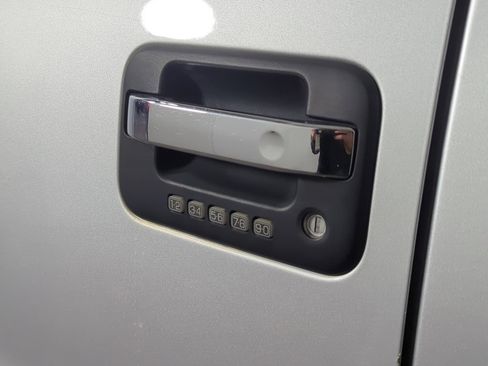 Used 2010 Ford F150 XLT image 11