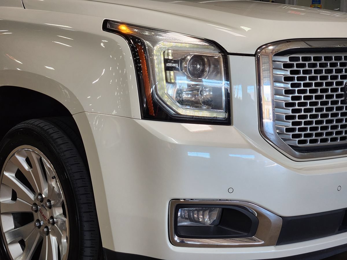 Used 2015 GMC Yukon Denali w/ Premium Package AWD/4WD image 12