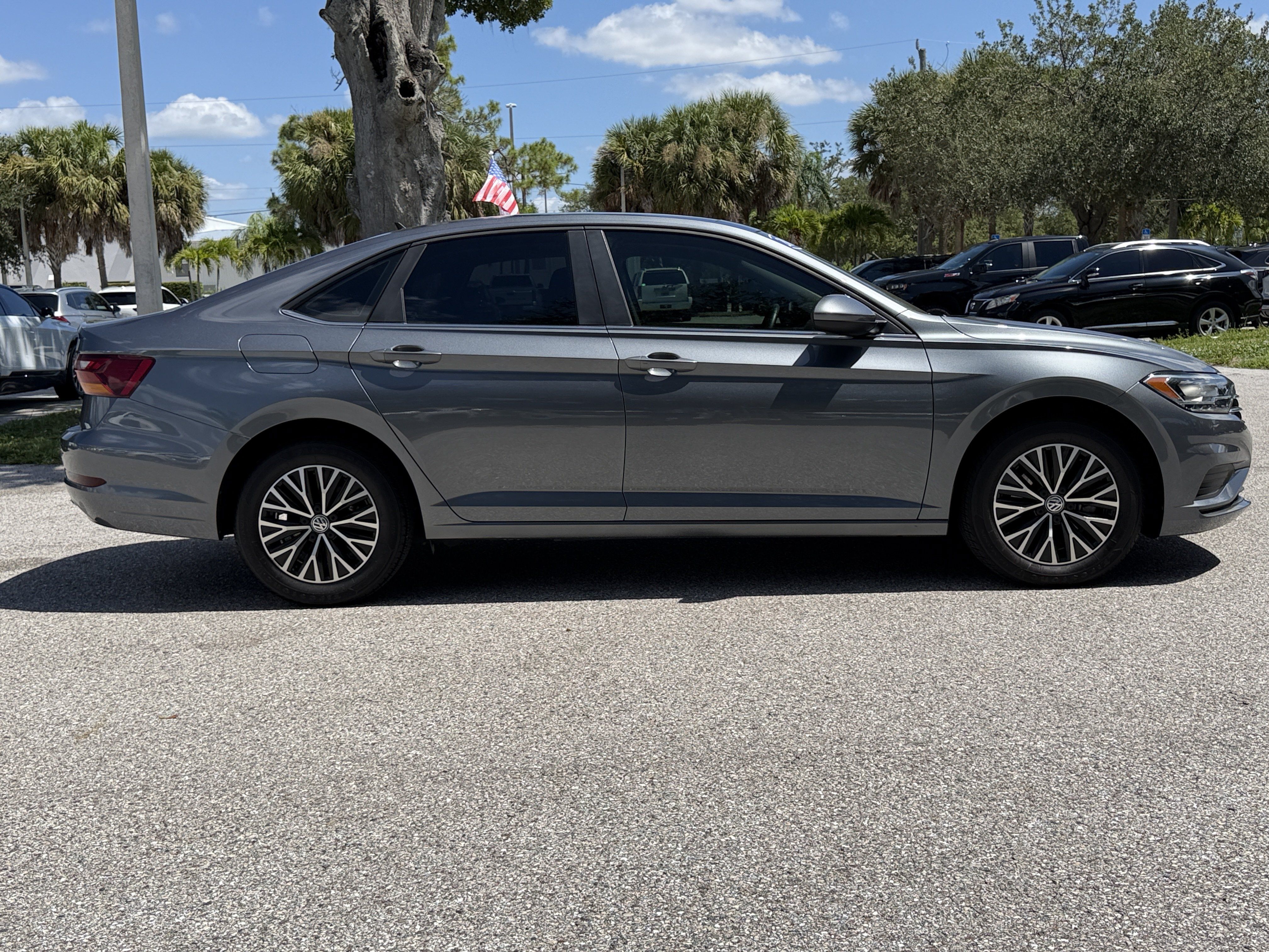 Used 2019 Volkswagen Jetta SE w/ Cold Weather Package FWD image 8