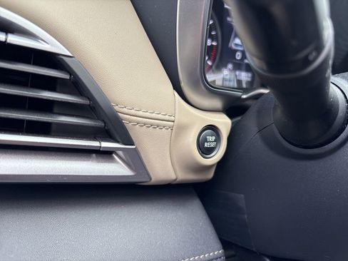 Used 2023 Subaru Outback Limited image 15