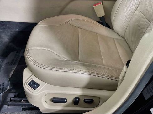 Used 2016 Ford Taurus Limited FWD image 19