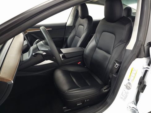 Used 2023 Tesla Model 3 Standard Range image 16