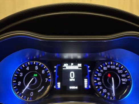 Used 2015 Chrysler 200 Limited FWD image 13