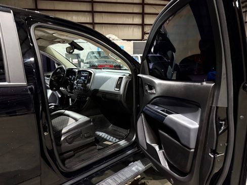 Used 2018 Chevrolet Colorado Z71 AWD/4WD image 25