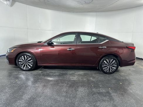 Certified 2025 Nissan Altima 2.5 SV FWD image 5