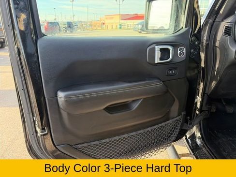 Used 2018 Jeep Wrangler Unlimited Sahara image 13