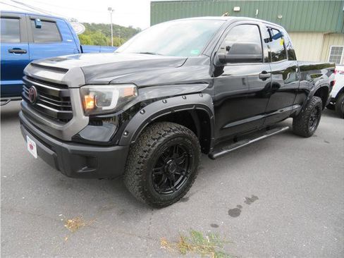 Used 2017 Toyota Tundra SR image 1