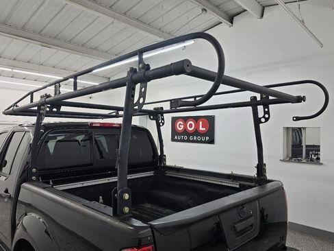 Used 2021 Nissan Frontier SV w/ Midnight Edition Floor Mats image 9