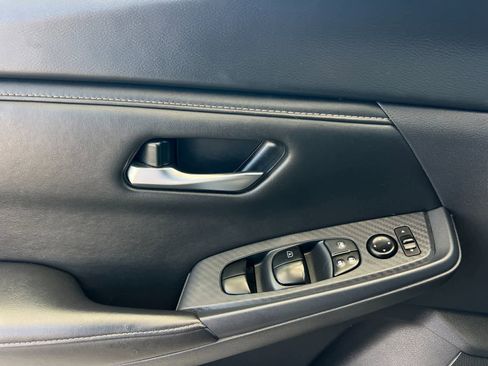 Used 2024 Nissan Sentra SV FWD image 13