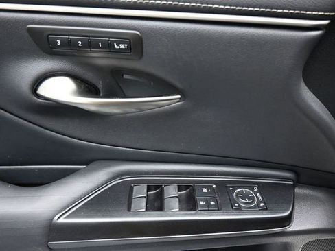 Used 2020 Lexus ES 350 w/ Accessory Package FWD image 16