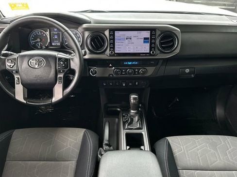 Used 2022 Toyota Tacoma TRD Sport w/ Technology Package image 16