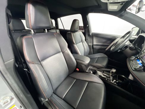 Used 2016 Toyota RAV4 SE image 31