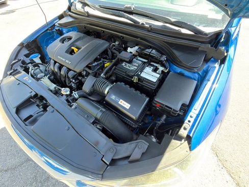 Used 2017 Hyundai Elantra SE FWD image 5