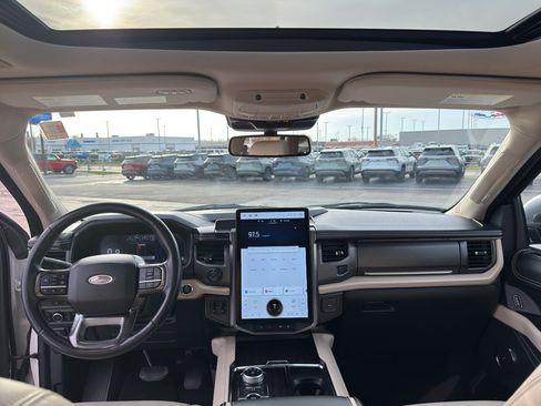 Used 2024 Ford Expedition Max Platinum image 31