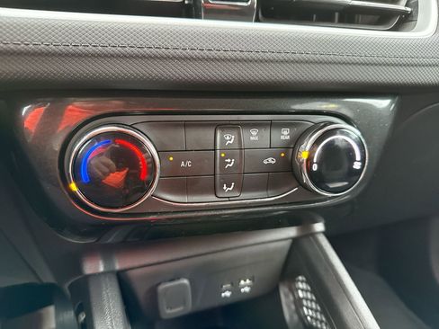 Used 2025 Chevrolet TrailBlazer LT FWD image 16
