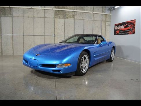 Used 2000 Chevrolet Corvette Coupe w/ Roof Pkg RWD image 4