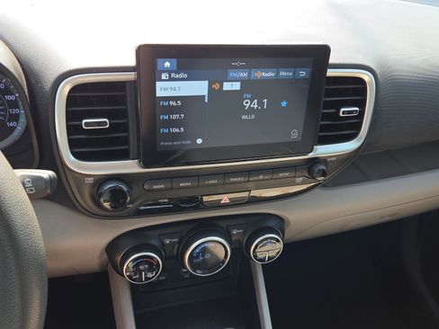 Used 2020 Hyundai Venue SEL FWD image 20