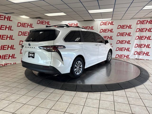 Used 2025 Toyota Sienna XLE w/ XLE Plus Package FWD image 29