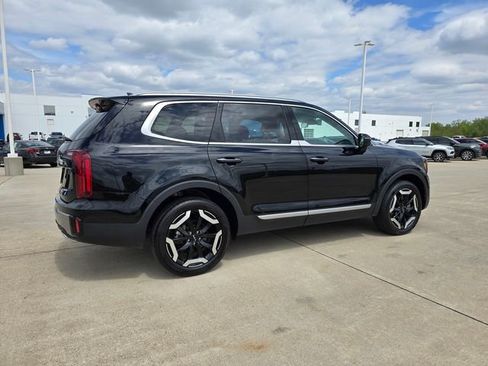 Used 2025 Kia Telluride S FWD image 14