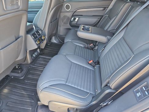 Used 2023 Land Rover Discovery Metropolitan Edition image 18