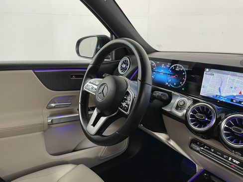 Used 2022 Mercedes-Benz GLB 250 image 10