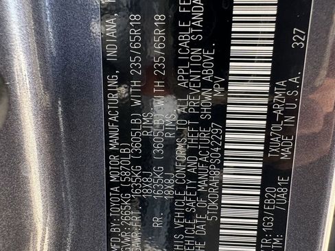 Used 2023 Toyota Highlander XLE FWD image 34