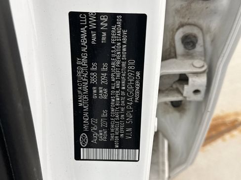 Used 2023 Hyundai Elantra Limited image 11