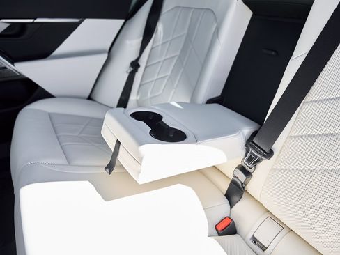 Used 2026 BMW 550e xDrive 550e xDrive image 47