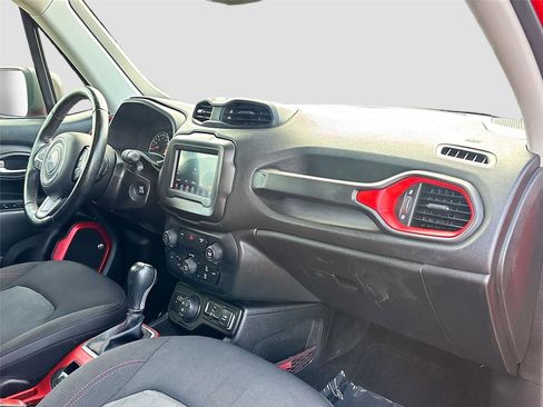 Used 2018 Jeep Renegade Trailhawk AWD/4WD image 28