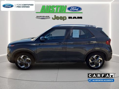 Used 2025 Hyundai Venue SEL FWD image 2