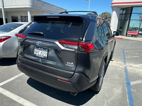 Used 2019 Toyota RAV4 XLE w/ Convenience Package AWD/4WD image 5