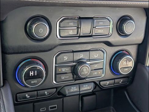 Used 2022 Chevrolet Tahoe LT w/ Luxury Package image 16