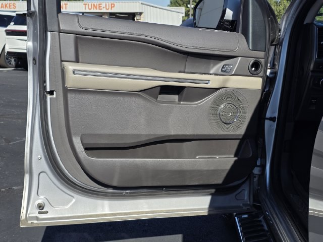 Used 2021 Ford Expedition XLT AWD/4WD image 16